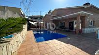 Swimming pool of House or chalet for sale in Canyelles