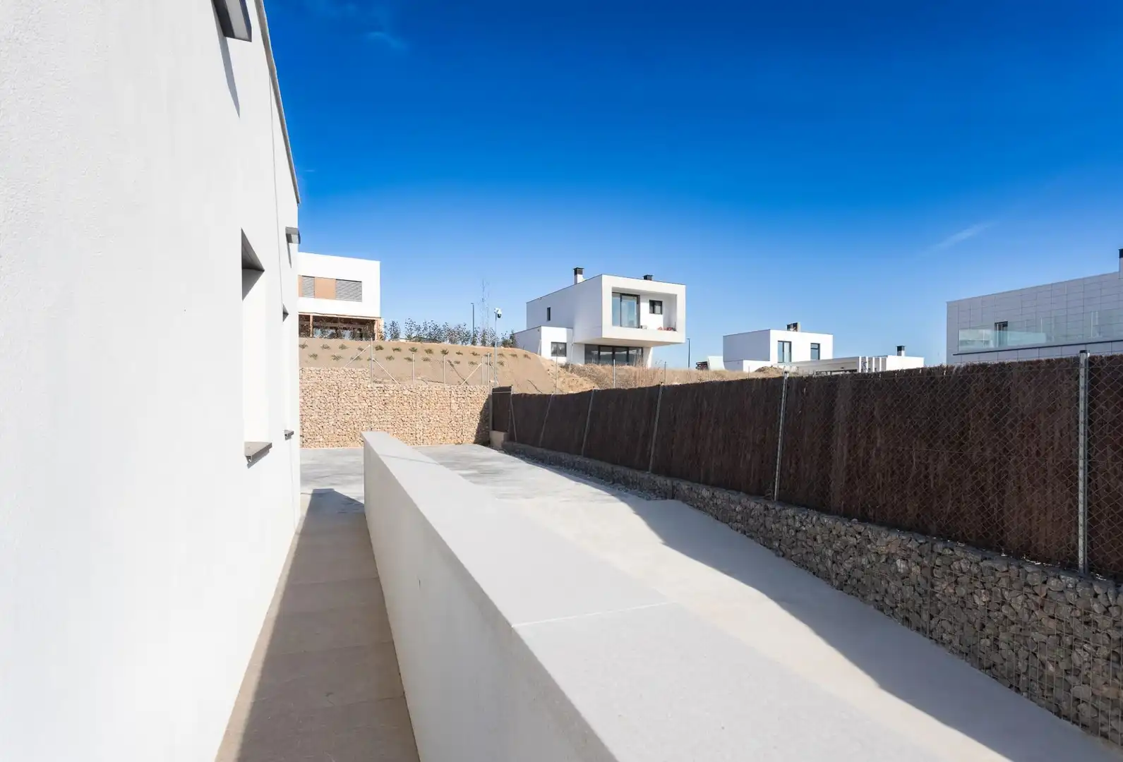 Vista exterior de Casa o chalet de alquiler en Sant Esteve Sesrovires con Calefacción, Jardín privado y Parquet