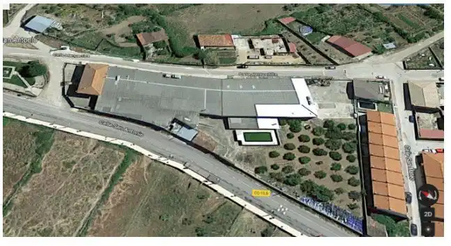 Parkplatz von Fabrikhallen zum Verkauf in Montehermoso
