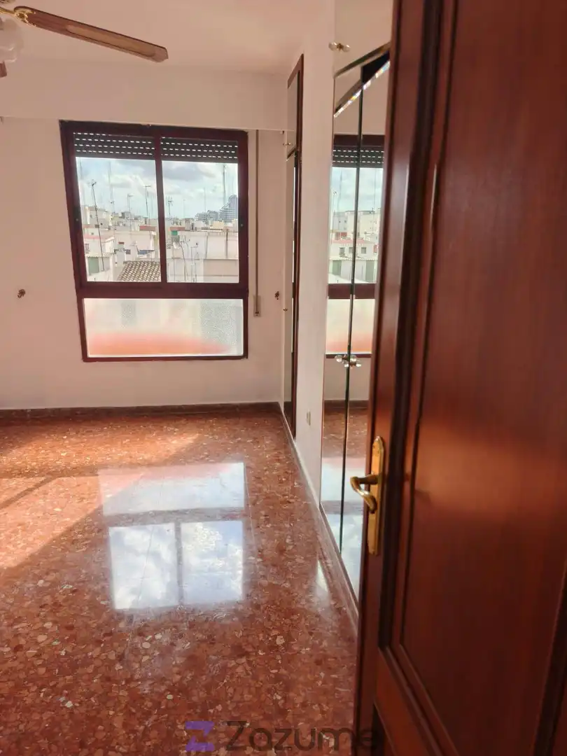 Terrasse von Wohnung zur Miete in Mislata mit Terrasse, Ofen und Waschmaschine