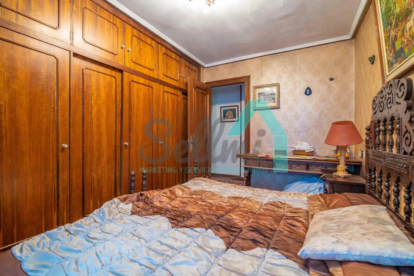Dormitori de Pis en venda en Oviedo  amb Calefacció, Parquet i Terrassa