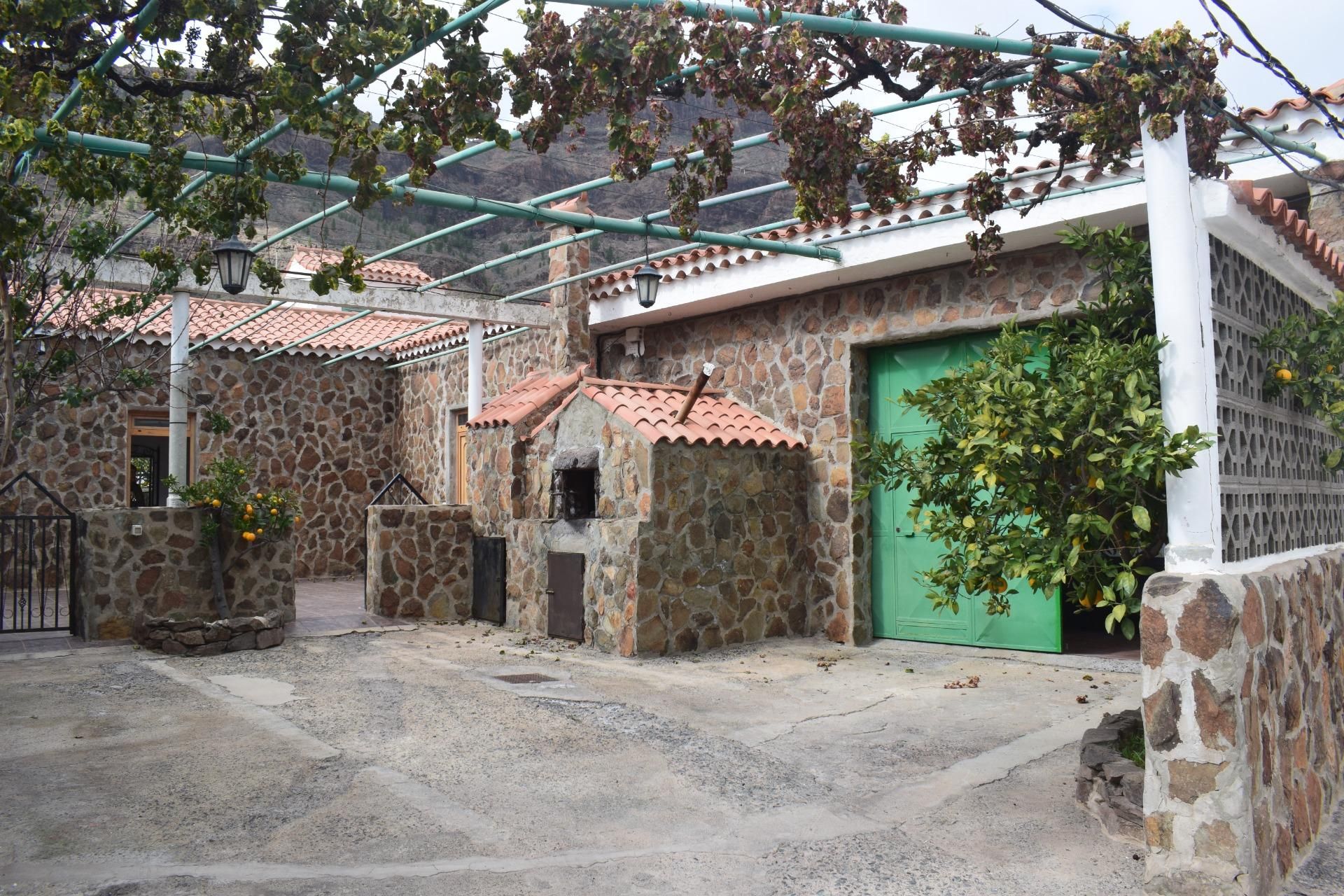 Exterior view of House or chalet for sale in San Bartolomé de Tirajana  with Private garden, Terrace and Storage room