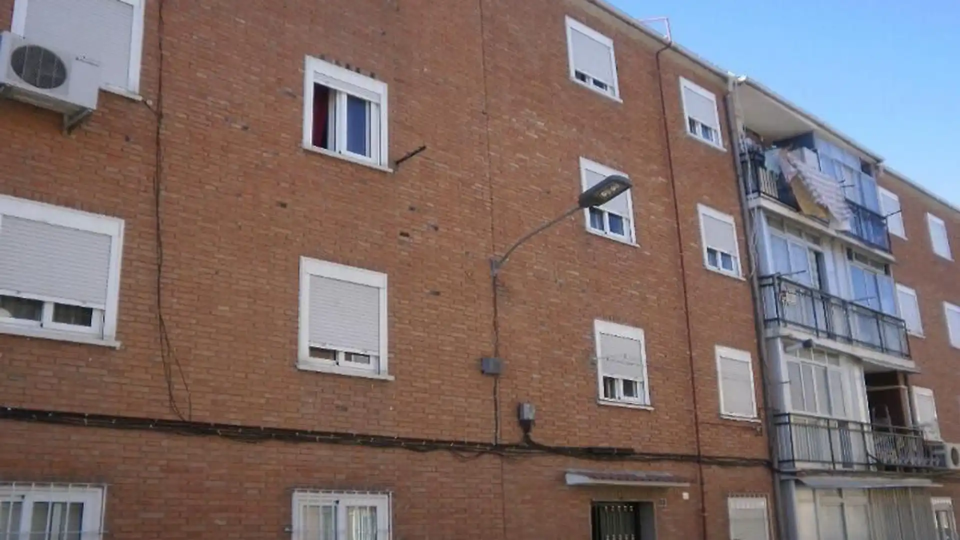 Außenansicht von Wohnung zum Verkauf in Mejorada del Campo mit Heizung