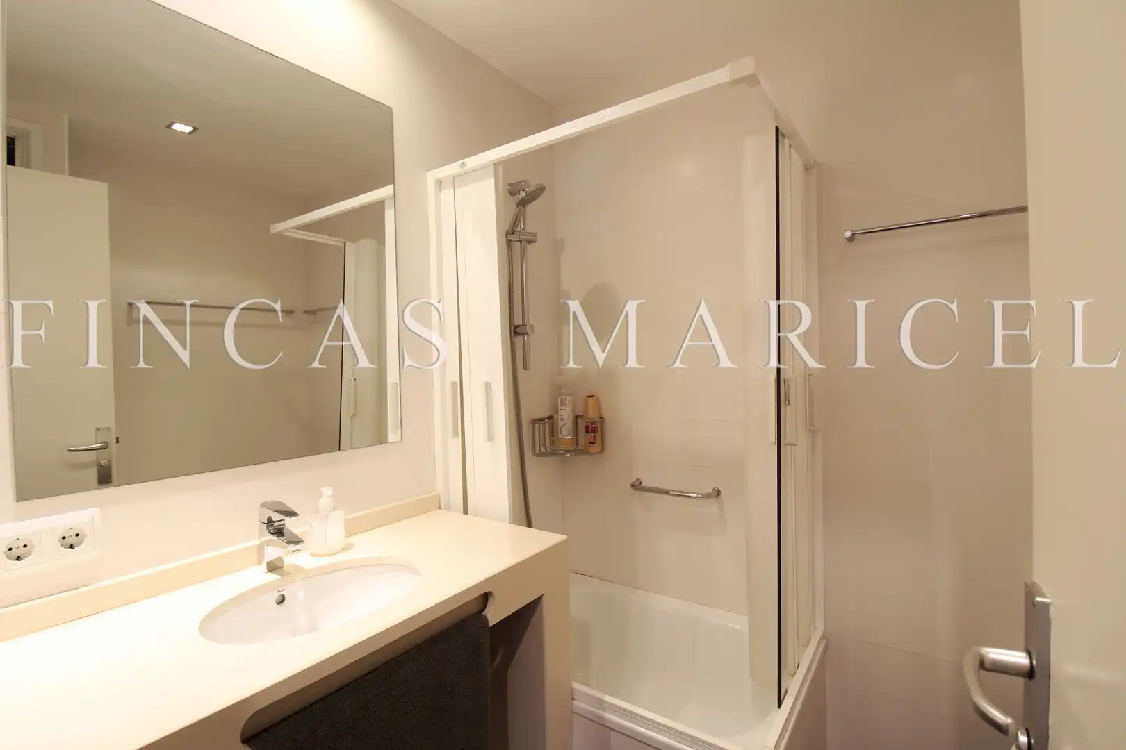 Badezimmer von Wohnung zur Miete in Can Girona - Terramar - Vinyet