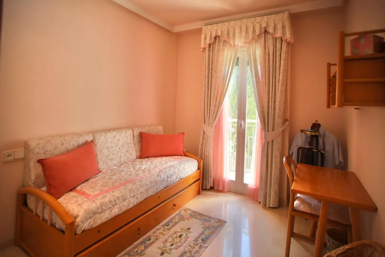 Dormitori de Casa adosada en venda en Elche / Elx amb Aire condicionat, Calefacció i Jardí privat