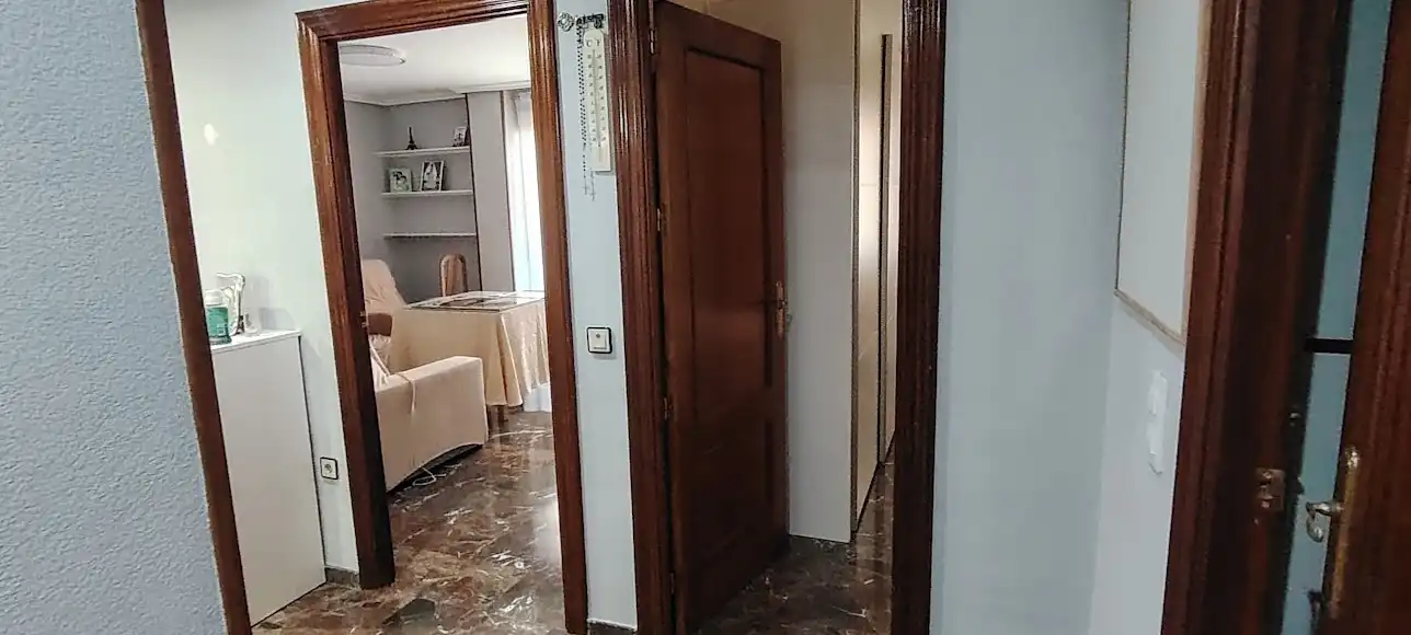 Wohnung zum Verkauf in Linares mit Klimaanlage, Heizung und Privatgarten