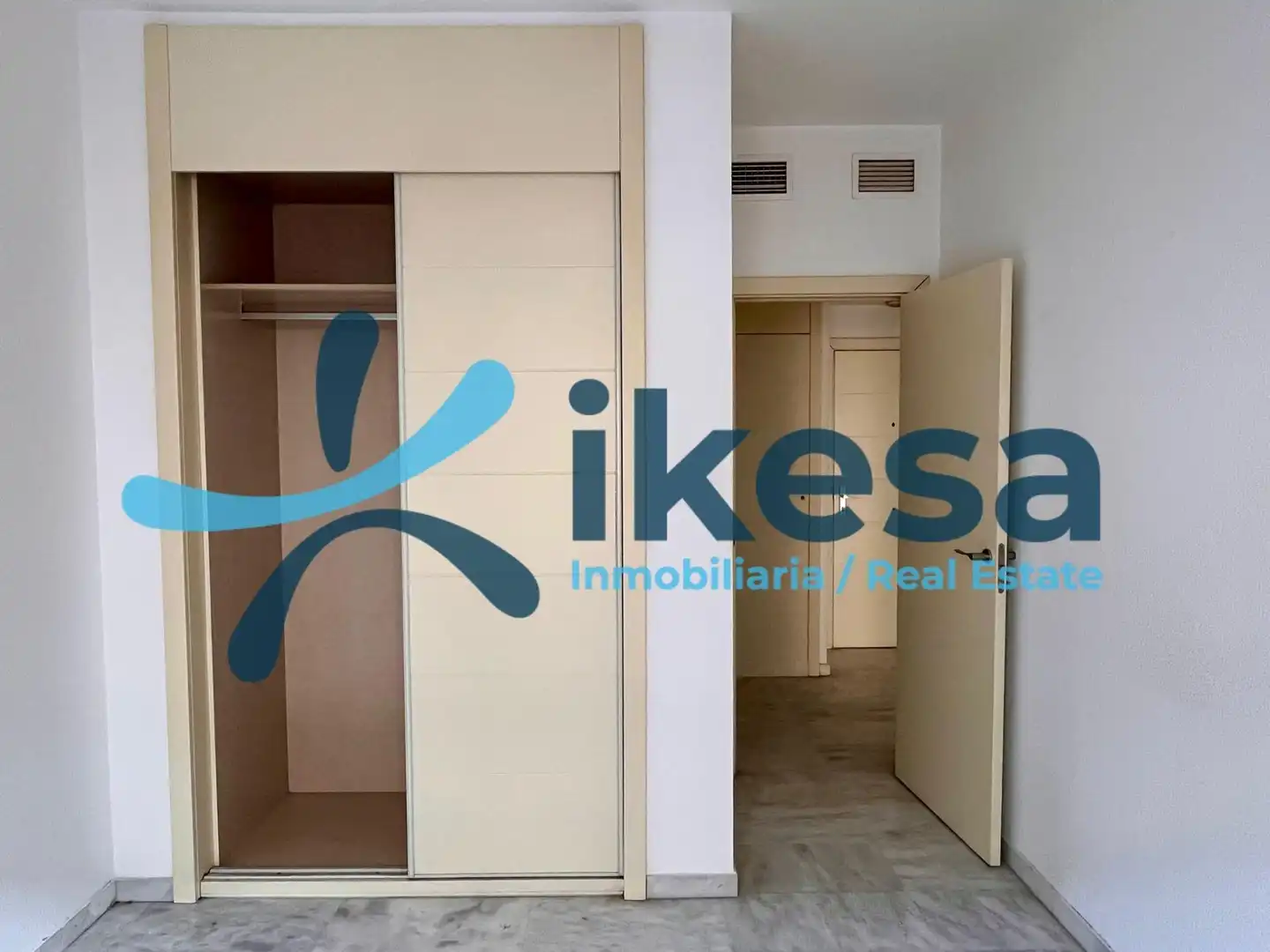 Bedroom of Apartments for sale in Sevilla