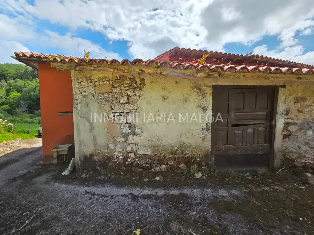 Casa o xalet en venda en Colunga amb Parquet, Traster i Moblat