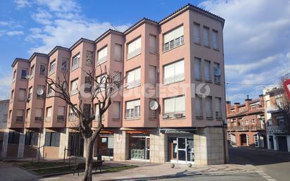Vista exterior de Pis en venda en Torelló amb Balcó