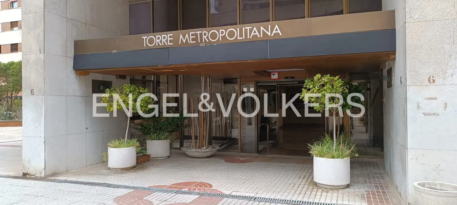 Vista exterior de Piso de alquiler en Madrid con Calefacción, Terraza y Piscina