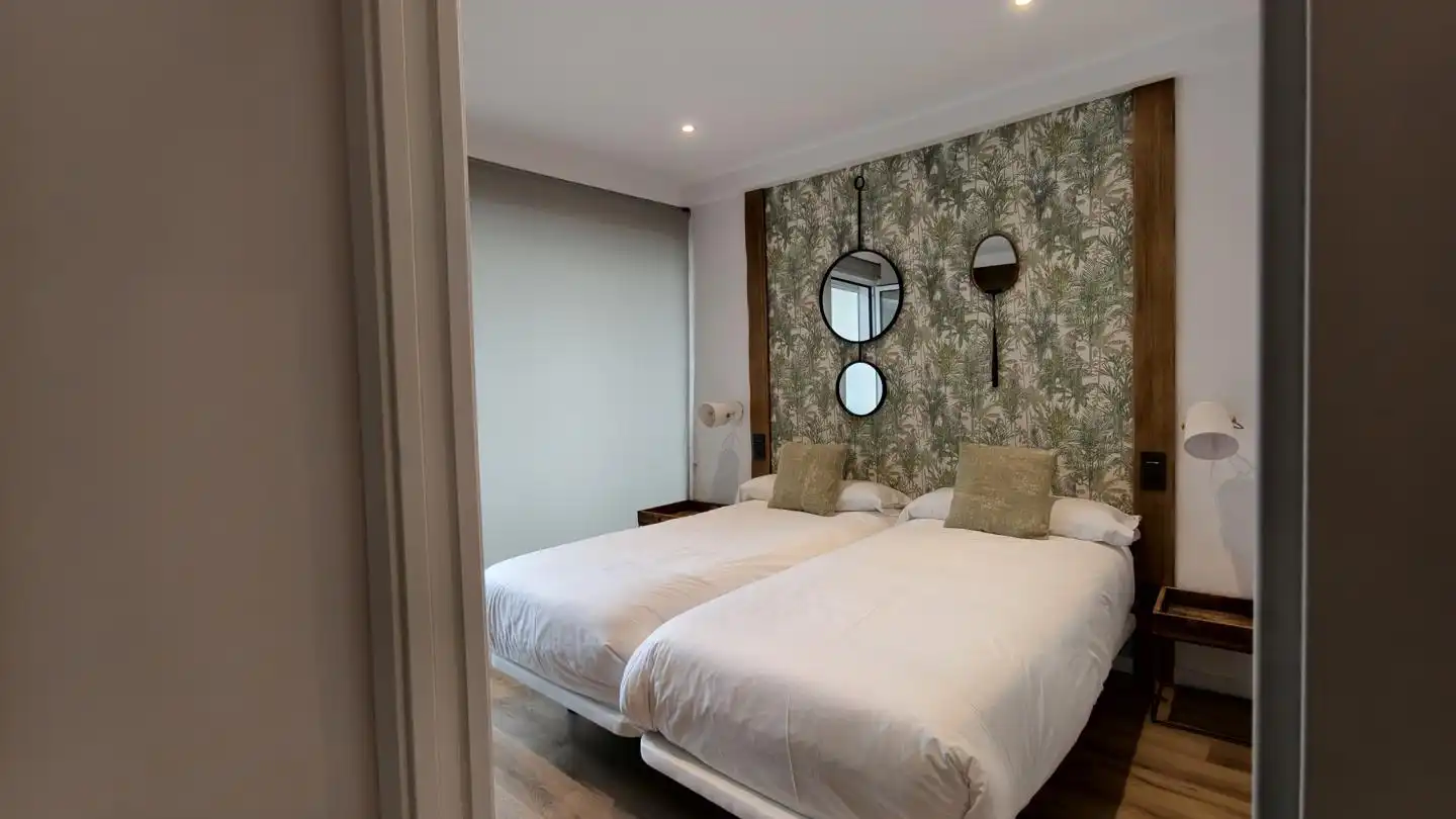 Schlafzimmer von Wohnung zum Verkauf in Santiago de Compostela  mit Heizung und Abstellraum