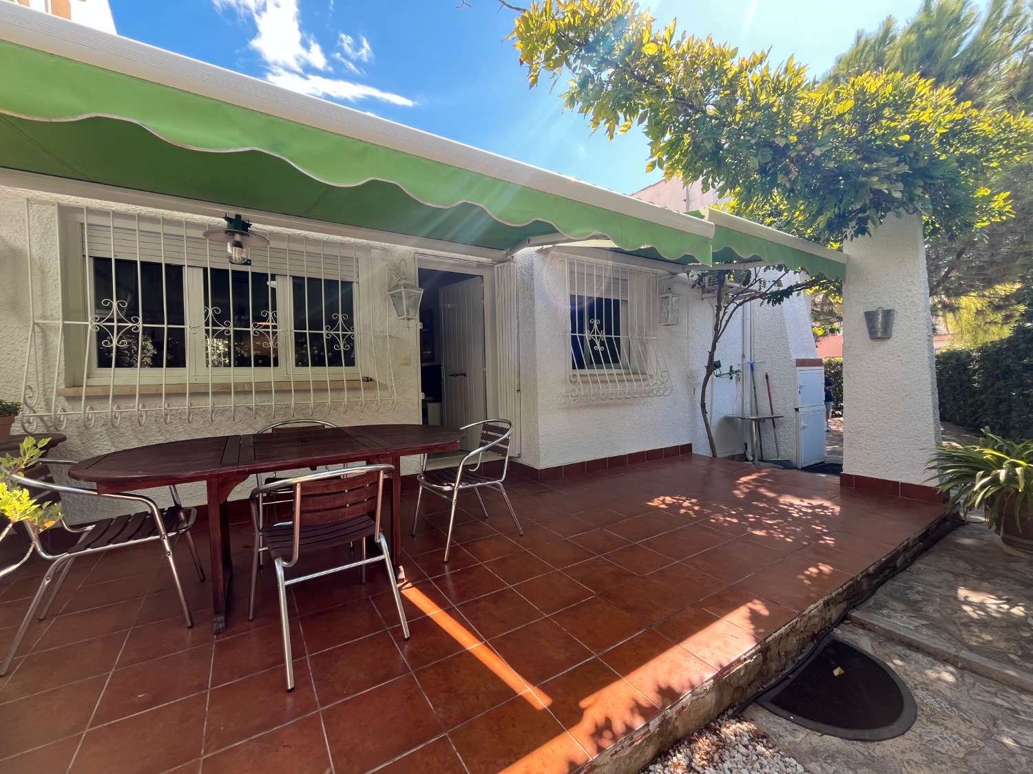 Vista exterior de Casa o xalet en venda en Orihuela amb Aire condicionat, Calefacció i Terrassa