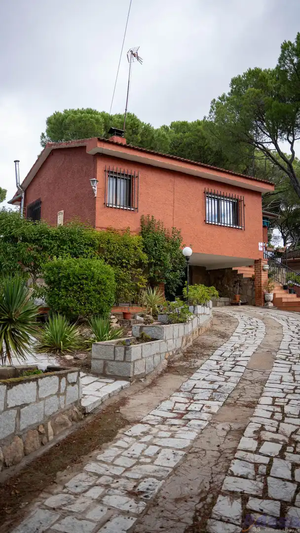 Vista exterior de Casa o xalet en venda en Almorox amb Calefacció, Traster i Piscina