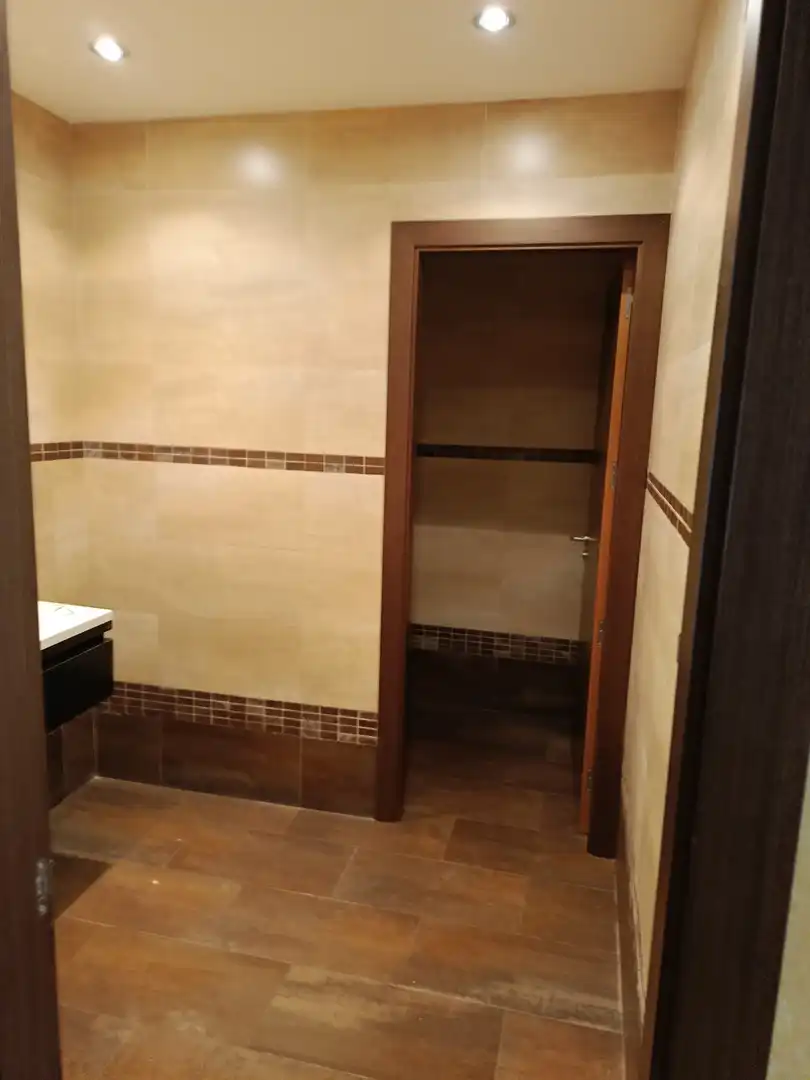 Badezimmer von Fabrikhallen zum Verkauf in El Vendrell