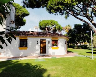 Exterior view of Single-family semi-detached for sale in Marbella  with Air Conditioner and Terrace