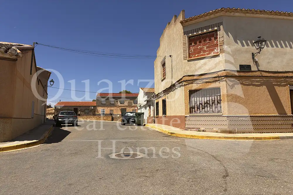 Vista exterior de Casa adosada en venda en Tobarra, Albacete
