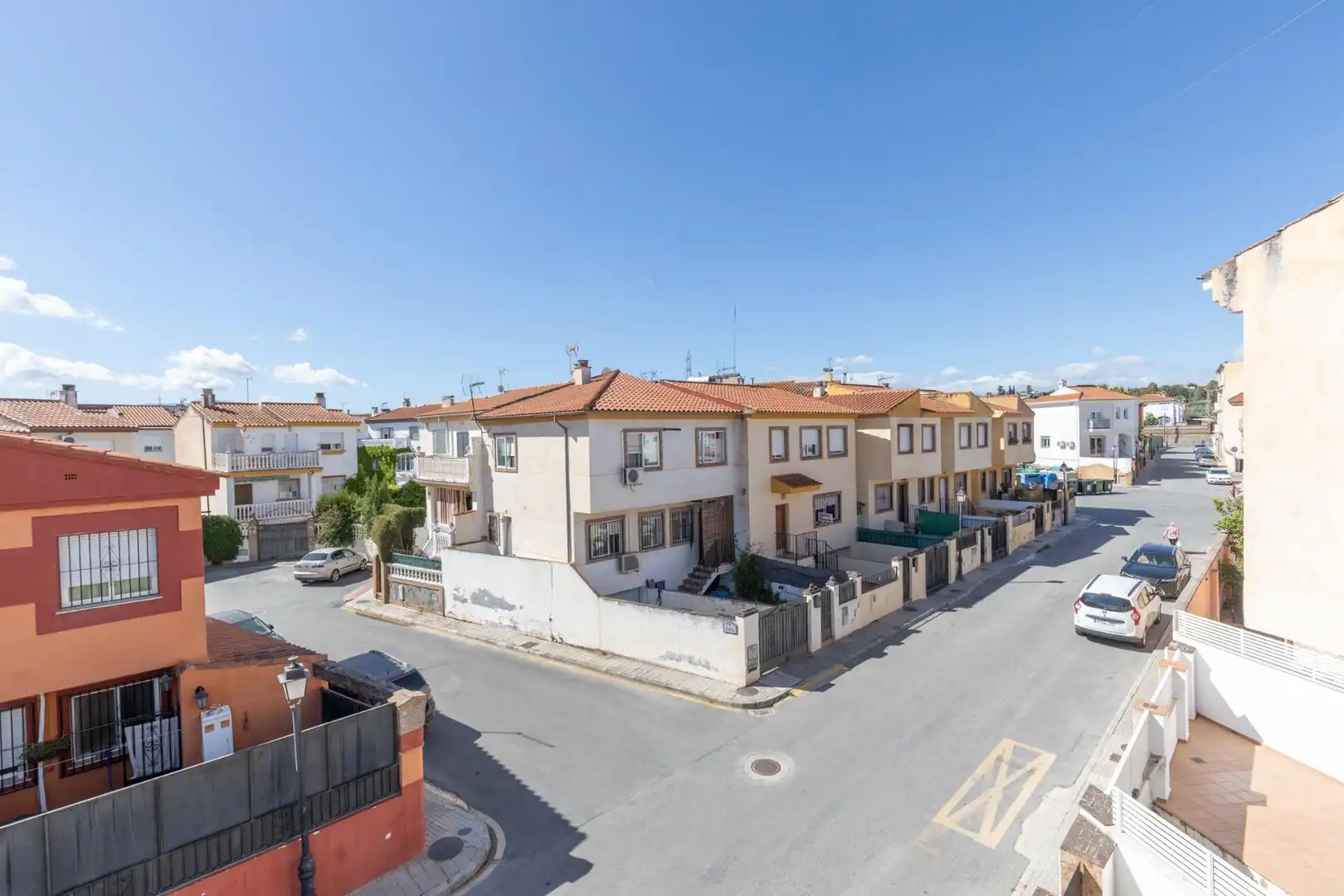 Vista exterior de Casa adosada en venda en Las Gabias amb Aire condicionat, Calefacció i Jardí privat