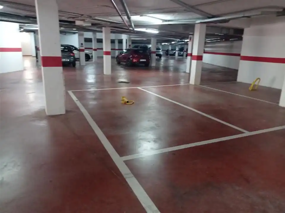 Individuale in affitto a Calle Alpandeire 3