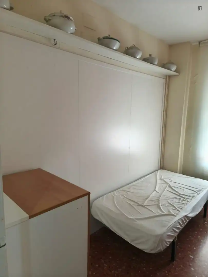 Habitación de Apartamento de alquiler en Terrassa con Aire acondicionado, Calefacción y Amueblado