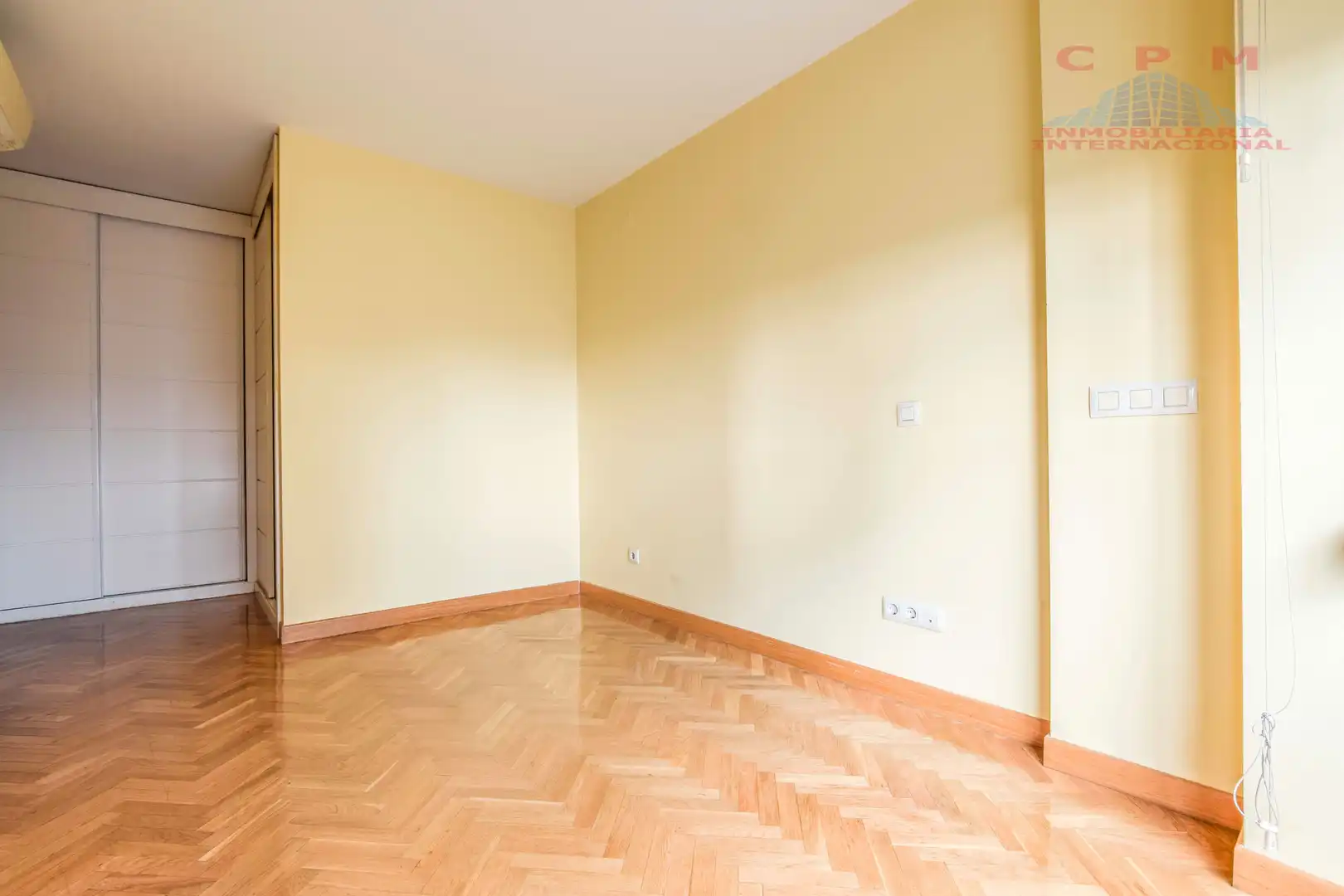 Bedroom of Flat for rent to own in Madrid  with Air Conditioner, Heating and Oven