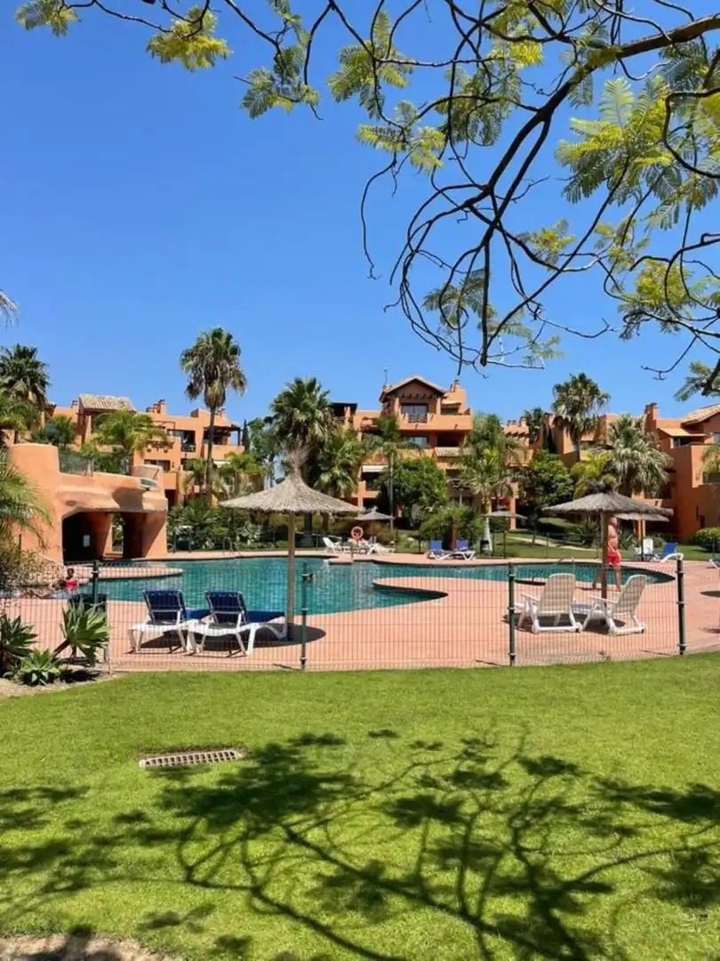 Garten von Erdgeschoss zur Miete in Estepona mit Klimaanlage, Terrasse und Schwimmbad