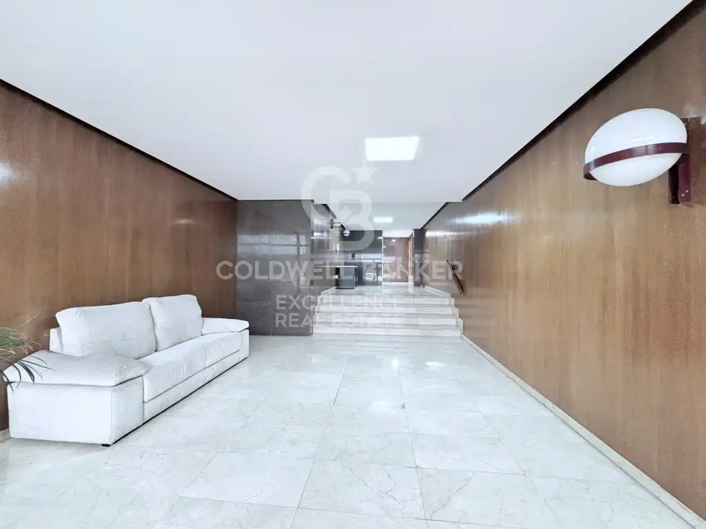 Flat for sale in Valencia  with Air Conditioner and Terrace
