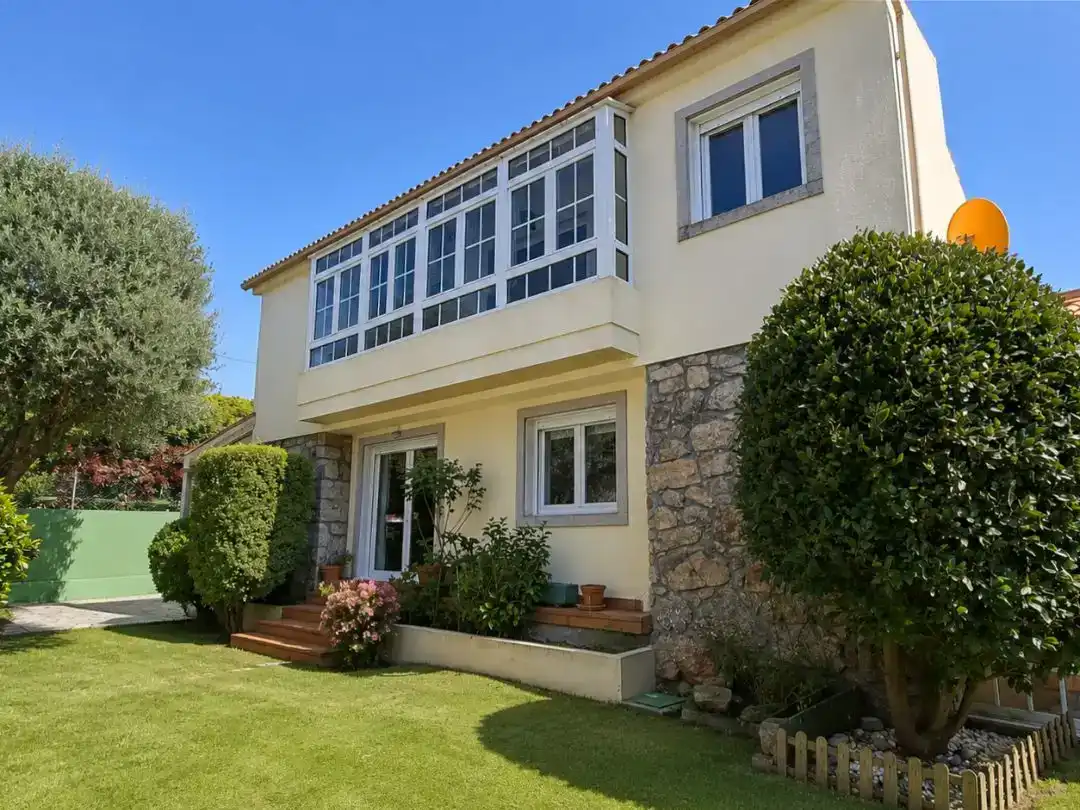 Vista exterior de Casa o chalet en venta en Nigrán con Balcón