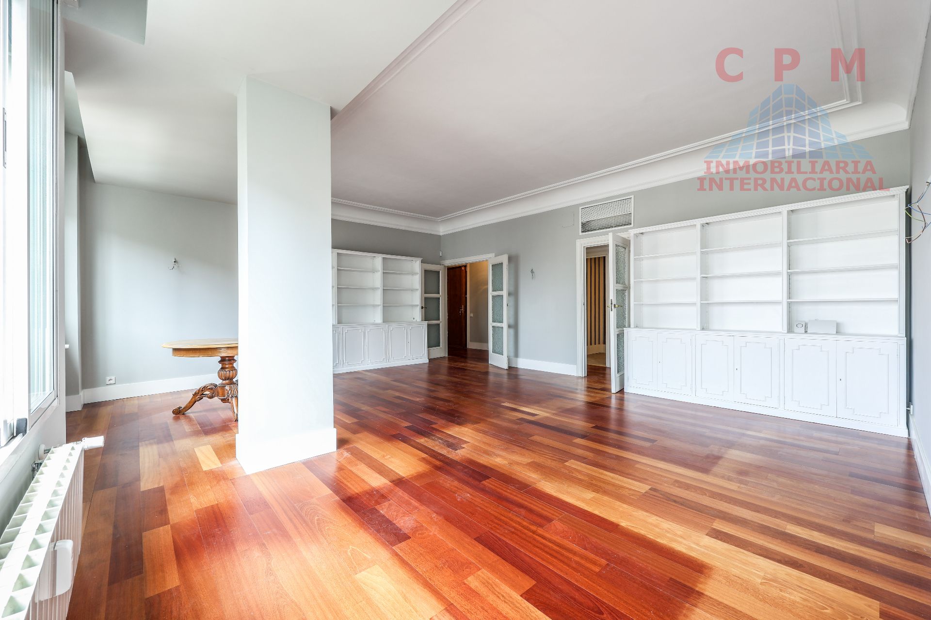 Living room of Flat to rent in  Madrid Capital  with Air Conditioner, Heating and Parquet flooring