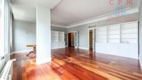 Living room of Flat to rent in  Madrid Capital  with Air Conditioner, Heating and Parquet flooring
