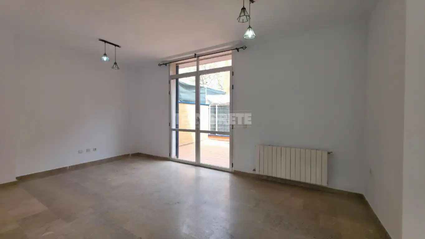 Sala de estar de Casa adosada en venta en Guadalajara con Jardín privado, Parquet y Terraza