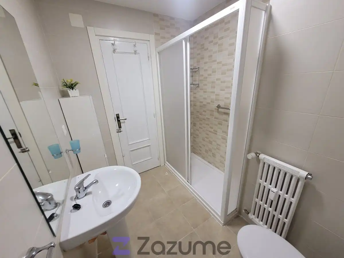 Baño de Piso de alquiler en Cuéllar con Calefacción, Parquet y Terraza