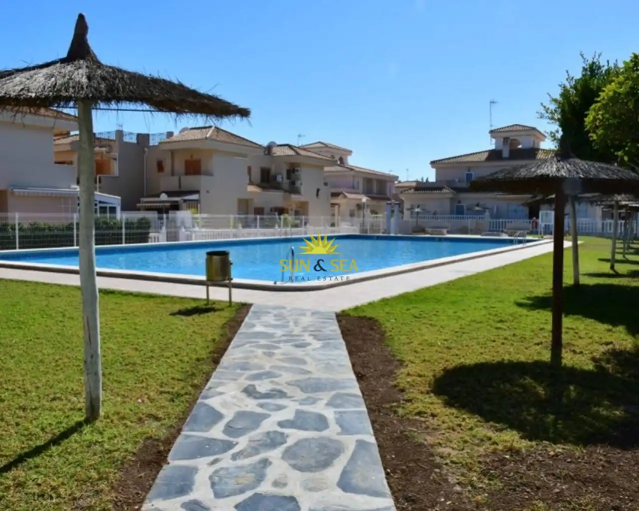Vista exterior de Casa o xalet de lloguer en Orihuela amb Aire condicionat, Calefacció i Terrassa