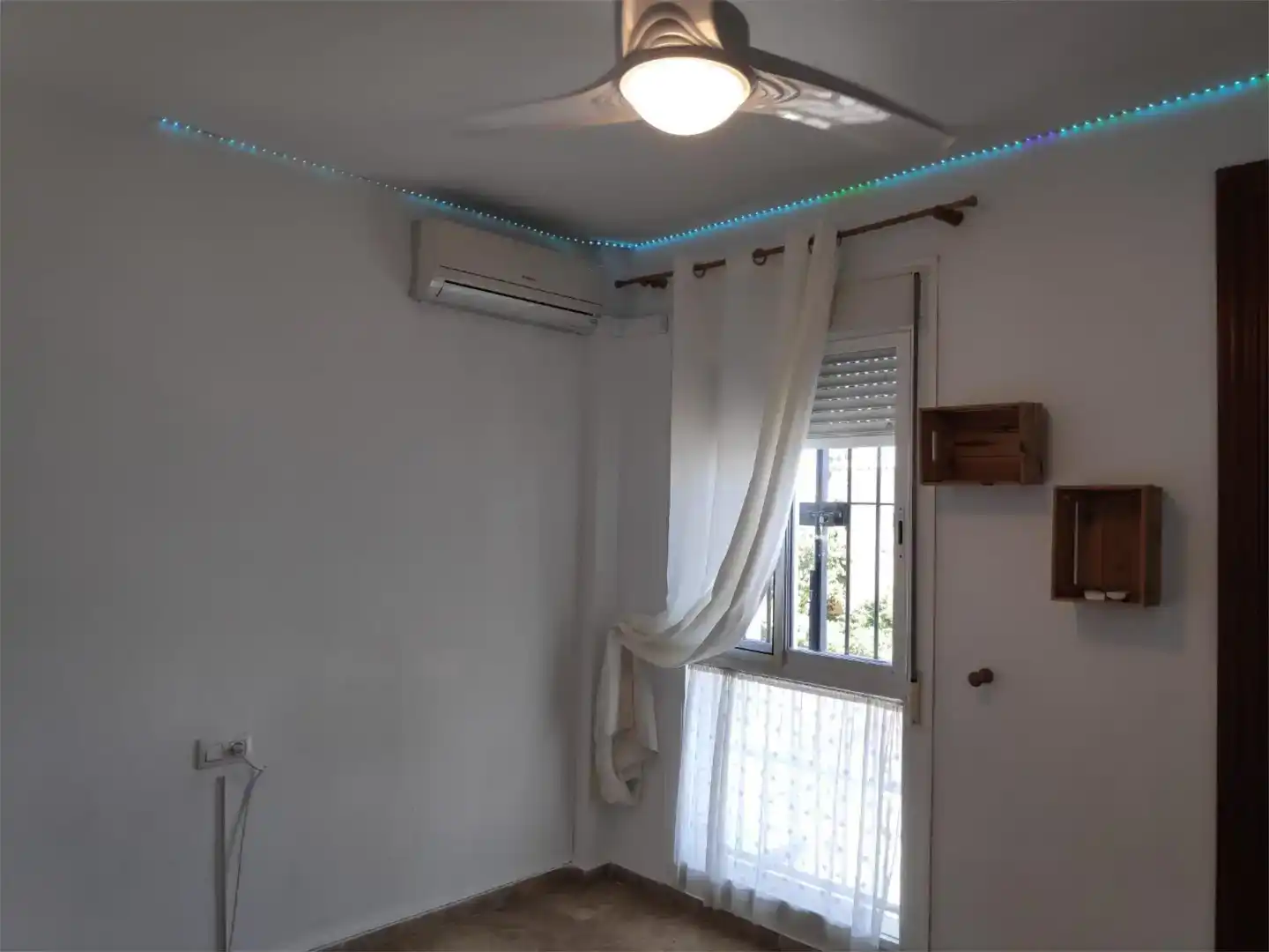 Bedroom of Houses for share in Bormujos  with Air Conditioner, Private garden and Storage room