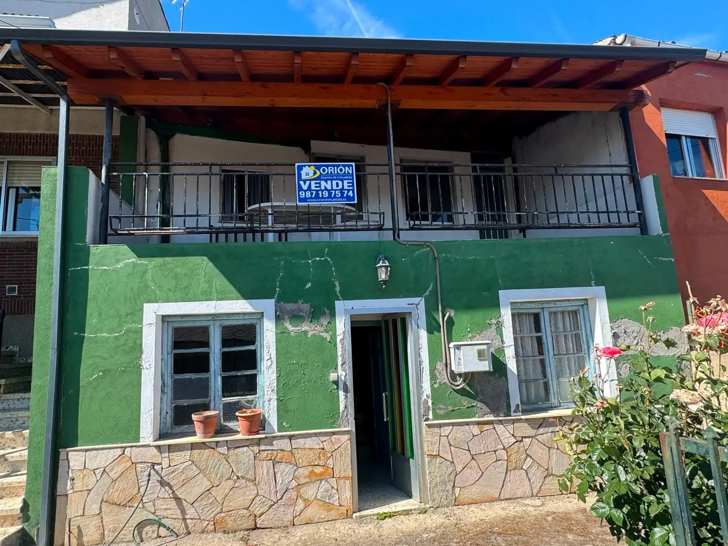 Vista exterior de Finca rústica en venda en Ponferrada amb Terrassa