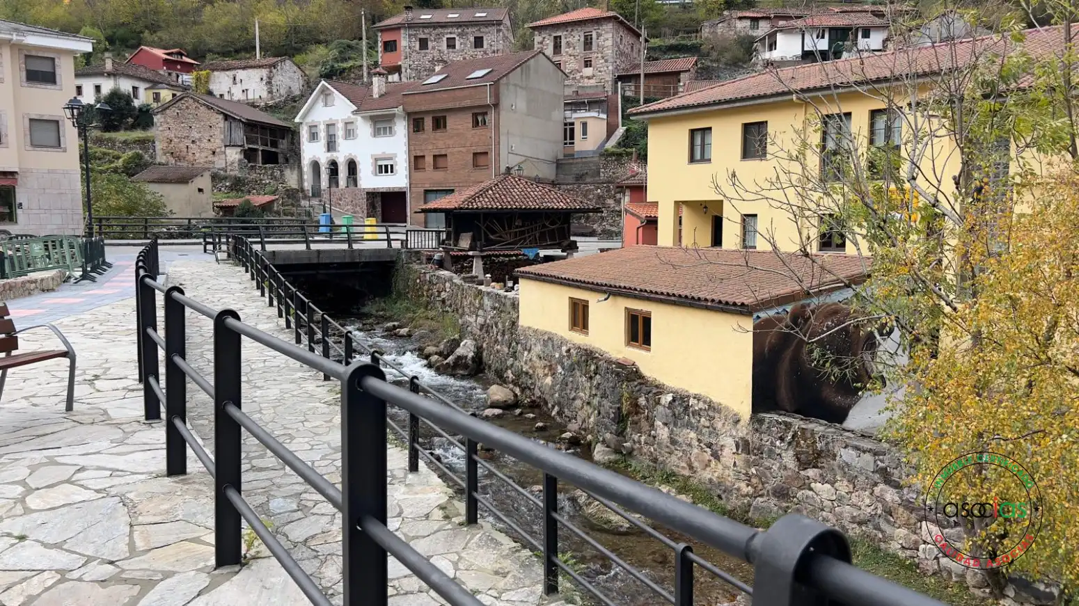 Vista exterior de Pis en venda en Somiedo amb Calefacció, Moblat i Balcó