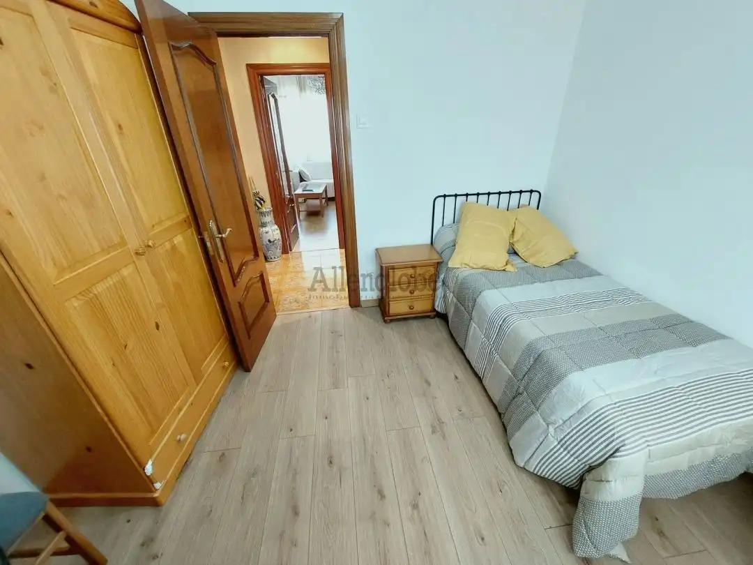 Piso de alquiler en Calle Fernando Vela, Milán - Pumarín