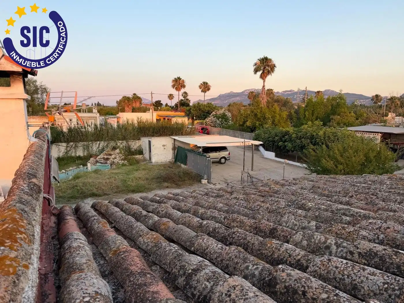 Vista exterior de Casa o xalet en venda en Oliva amb Aire condicionat, Jardí privat i Terrassa