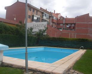 Swimming pool of Flat for sale in Valverde de la Virgen  with Heating, Private garden and Terrace