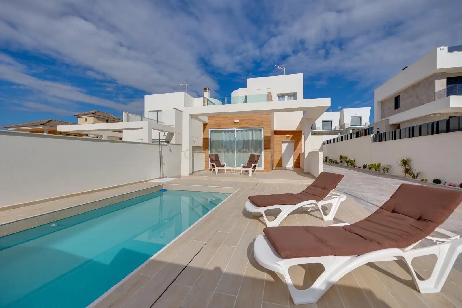 Vista exterior de Casa o chalet en venta en Torrevieja con Aire acondicionado, Piscina y Domótica