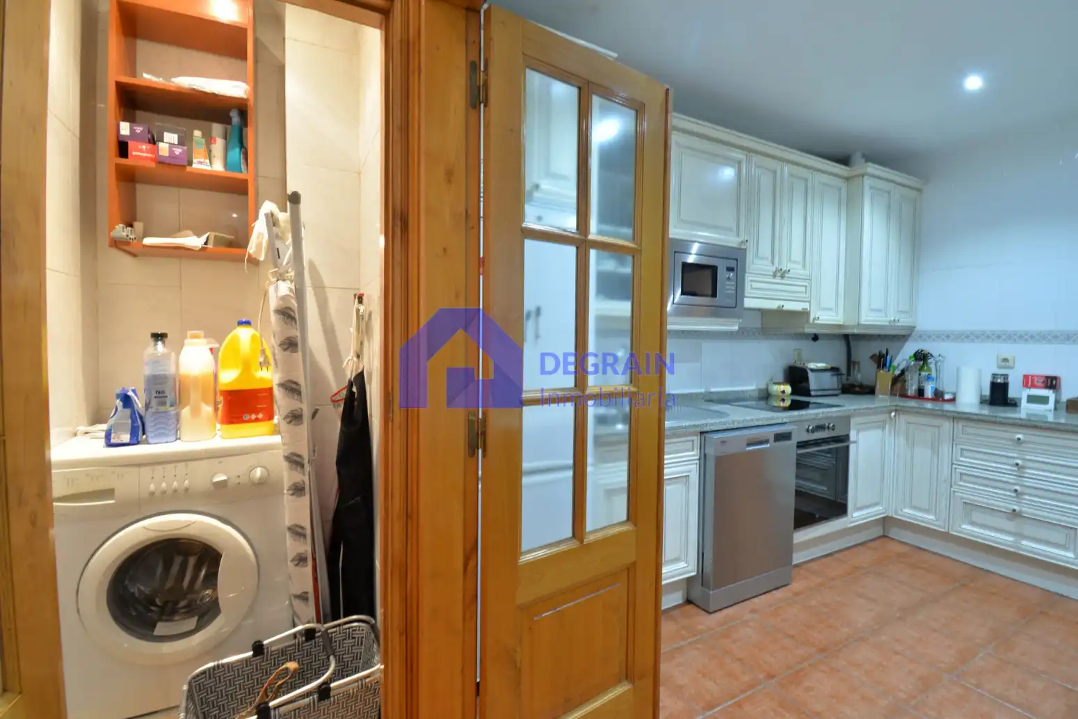 Kitchen of Flat for sale in Oviedo   with Heating, Parquet flooring and Terrace