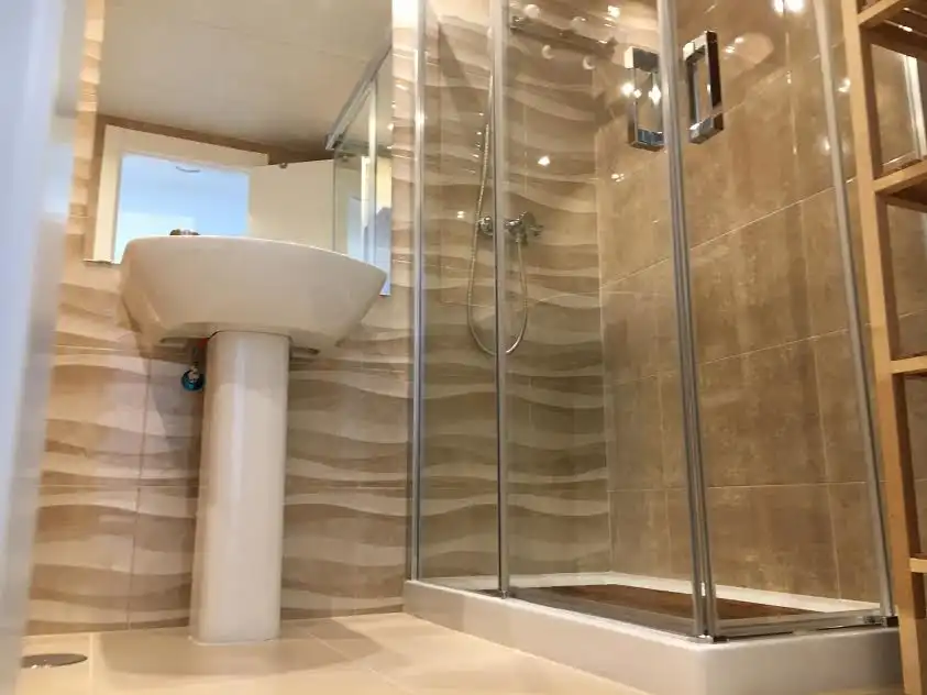 Badezimmer von Wohnung zum Verkauf in Rota mit Klimaanlage, Terrasse und Gemeinschaftspool