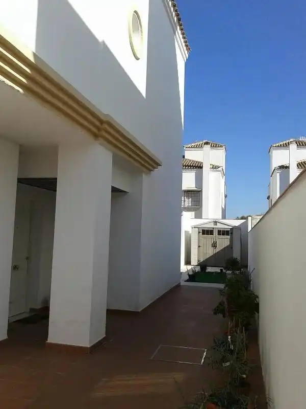 Vista exterior de Casa o chalet en venta en Bollullos de la Mitación