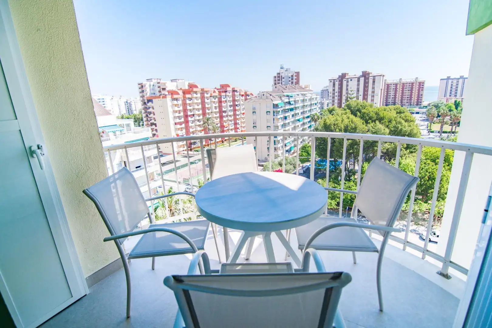 Terrasse von Wohnungen zum Verkauf in Gandia mit Klimaanlage, Privatgarten und Terrasse