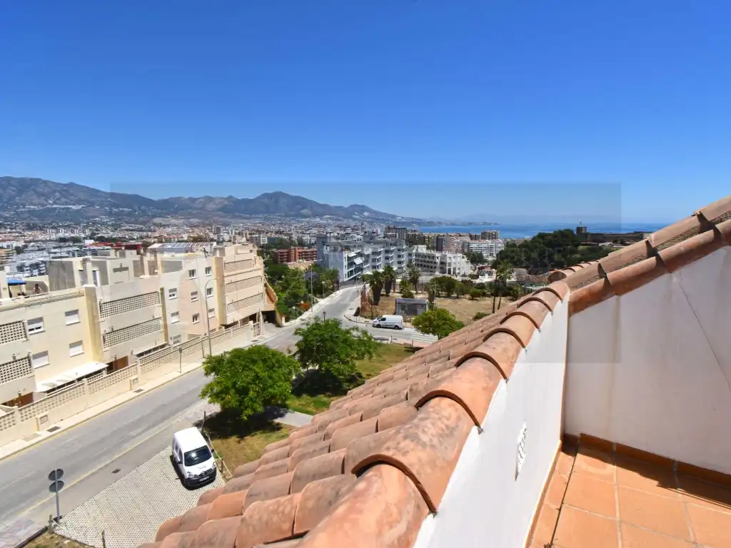 Exterior view of Attic for sale in Fuengirola  with Air Conditioner, Private garden and Terrace