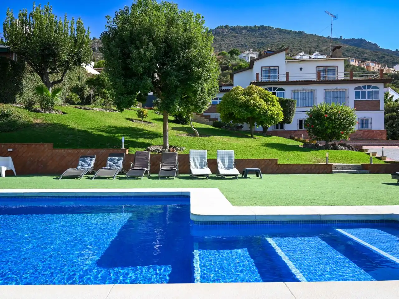 House with garden to rent in Calle Torreón 90