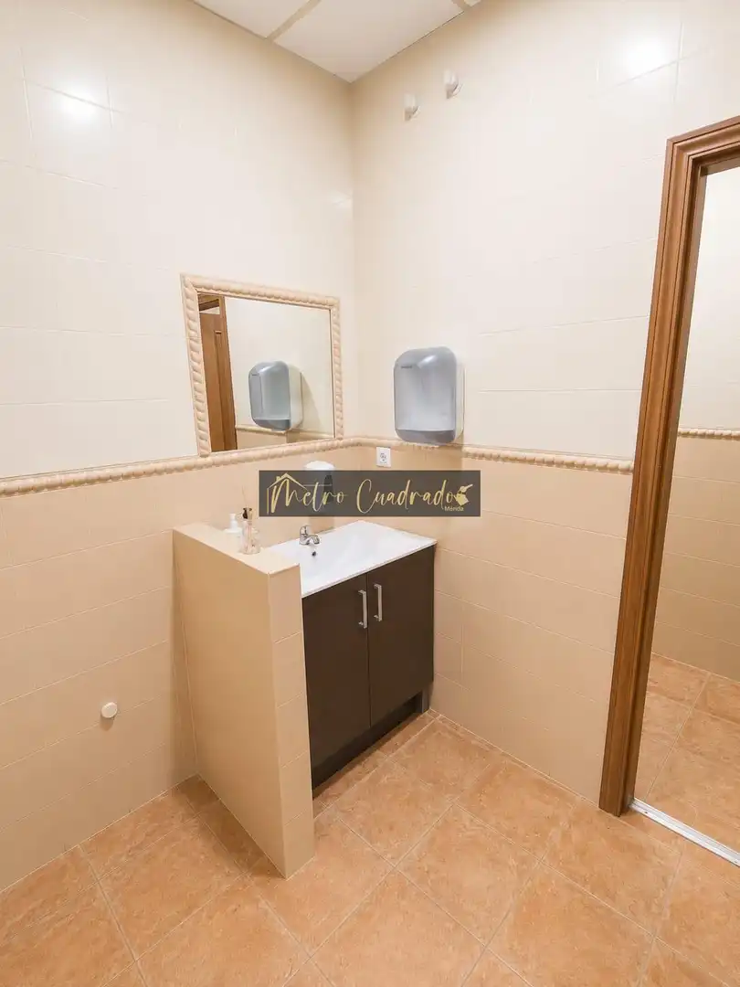 Baño de Local de alquiler en Mérida con Aire acondicionado