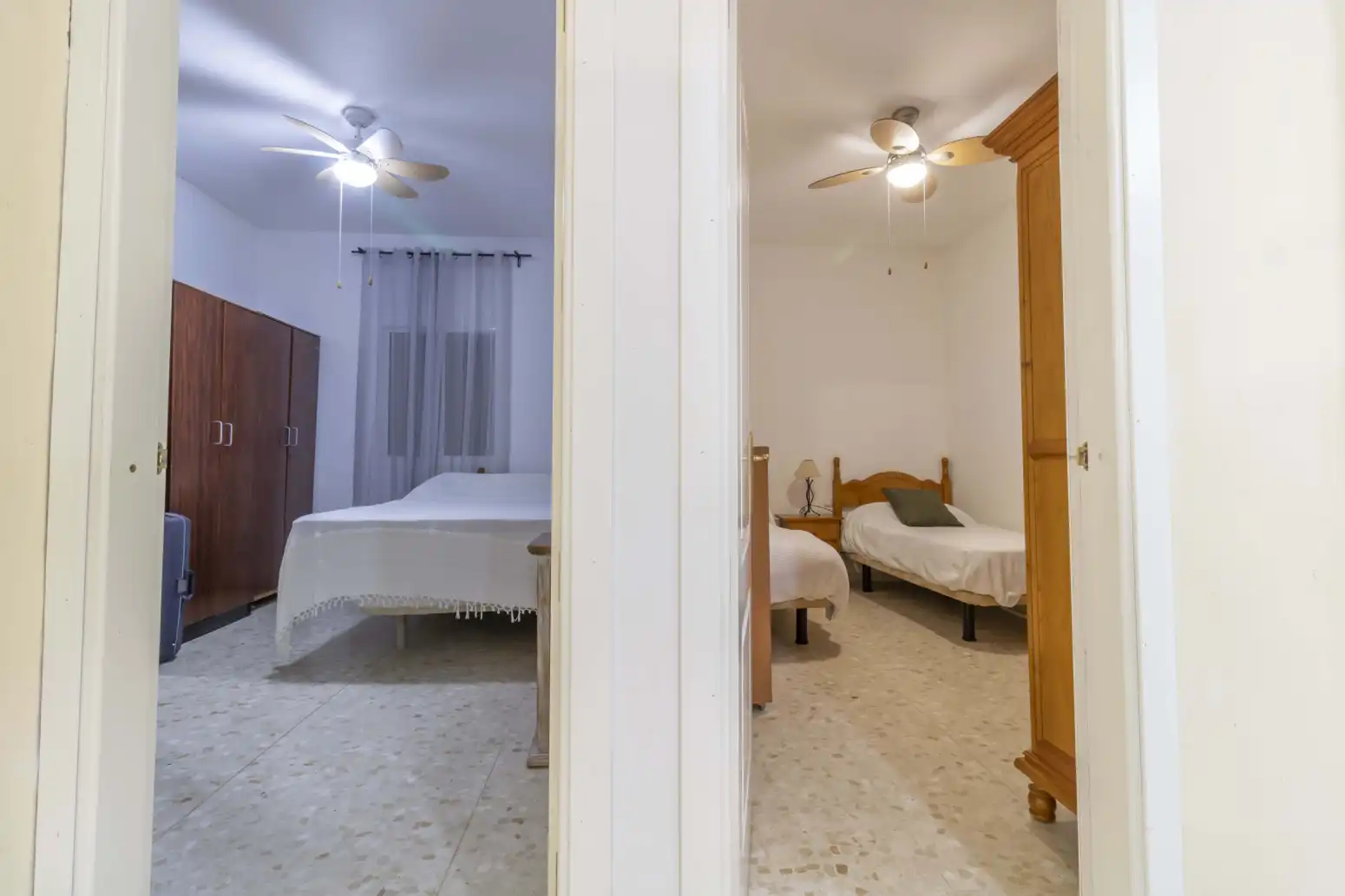 Bedroom of Houses for sale in Carmona  with Air Conditioner, Private garden and Swimming Pool