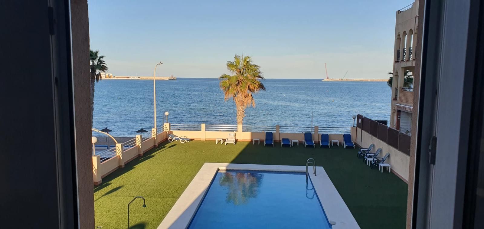 Piscina de Pis en venda en  Melilla Capital amb Terrassa i Piscina comunitària