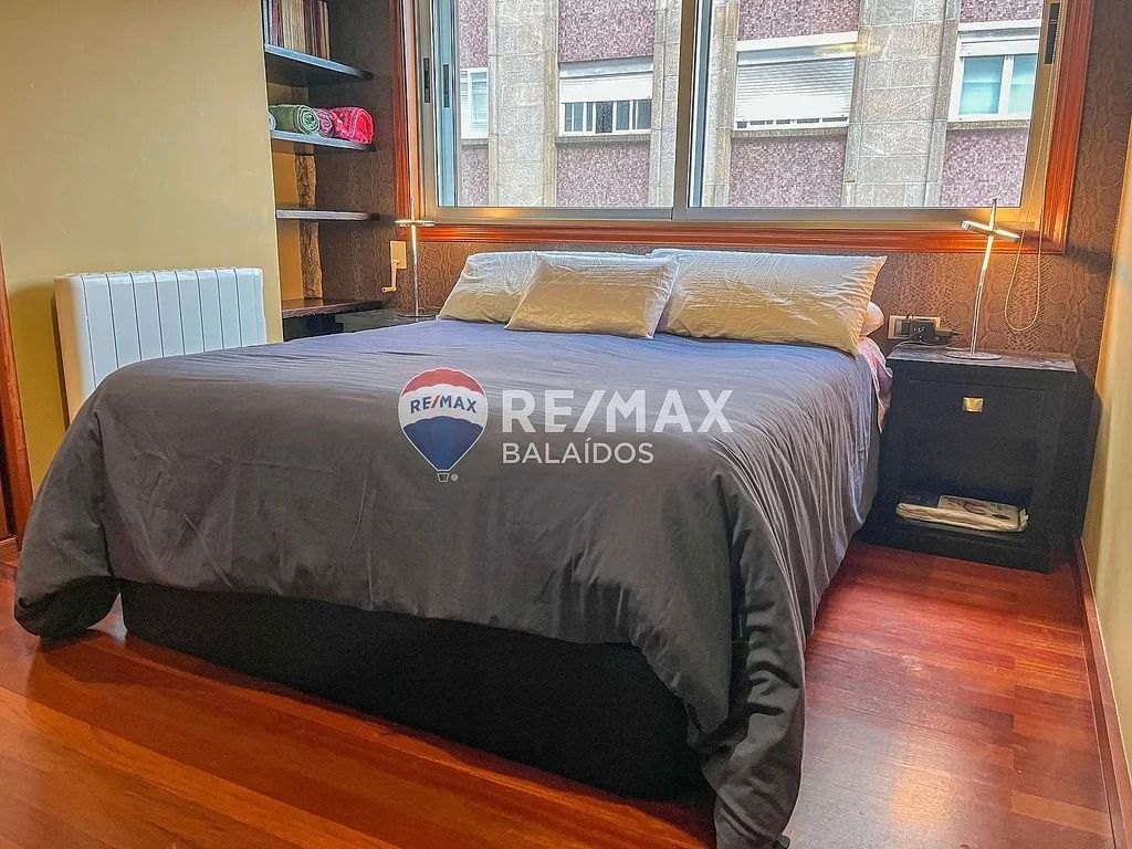 Dormitori de Pis en venda en Vigo  amb Calefacció, Parquet i Terrassa