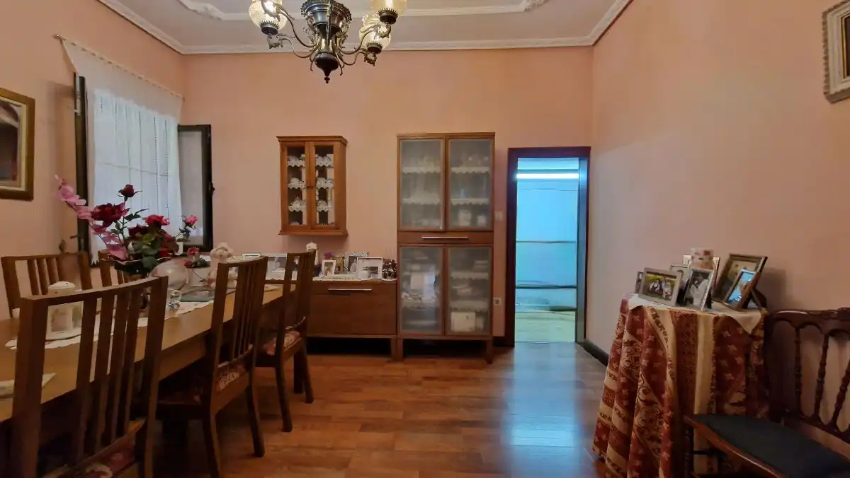 Comedor de Casa o chalet en venta en Torrelavega  con Calefacción, Terraza y Trastero